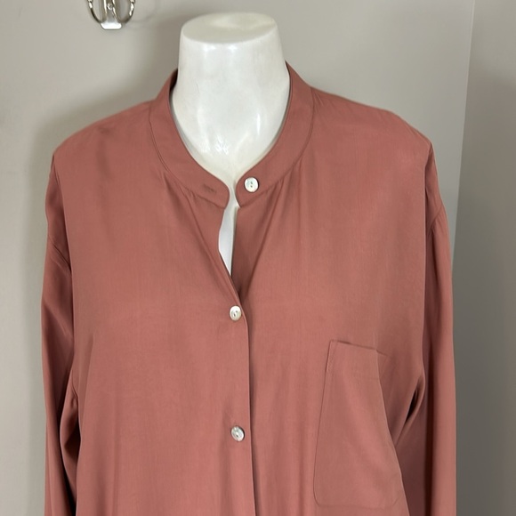 VINCE Relaxed Band Collar Blouse Terracota Button Front Satin Pearl Buttons XL - Picture 4 of 13